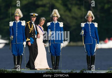 Sophie Gräfin von Wessex und Prinz Edward fahren mit dem Boot zum Schloss Drottningholm nach der Hochzeitszeremonie von Prinzessin Madeleine von Schweden und Christopher O'Neill, die von König Carl Gustaf XIV. Und Königin Silvia am 8. Juni 2013 in Stockholm, Schweden, veranstaltet wird. Foto von Thierry Orban/ABACAPRESS.COM Stockfoto