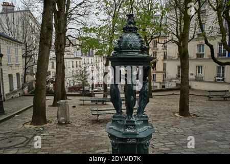 Paris, Frankreich - Mars 2020: Fontaine Wallace bei Emile Goudeau in Montmartre, neben dem Bateau-lavoir, während der ersten COVID-Sperre Stockfoto