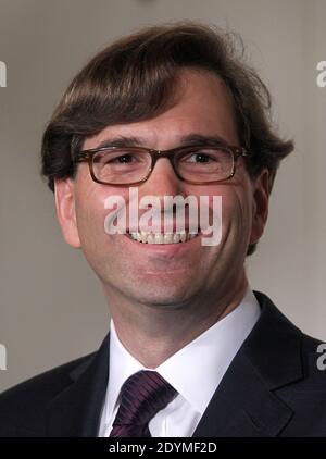 Der Ökonom Jason Furman lächelt, während er am 10. Juni 2013 während einer Personalankündigung im State Dining Room des Weißen Hauses in Washington, DC zuhört. Präsident Obama hat Furman als Nachfolger von Krueger zum Vorsitzenden des Rates der Wirtschaftsberater ernannt. Foto von Alex Wong/Pool/ABACAPRESS.COM Stockfoto