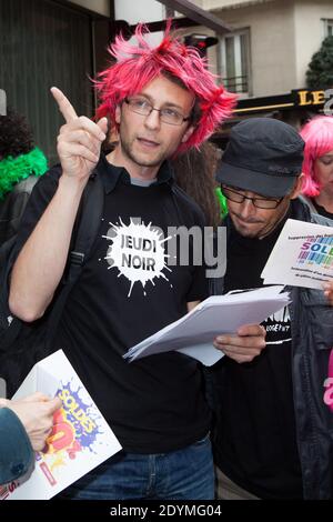 "Jeudi Noir"-Aktivisten protestieren am 12. Juni 2013 im FNAIM-Hauptquartier in der Rue du Faubourg Saint-Honore in Paris gegen die Immobiliensteuer. Foto von Audrey Poree/ABACAPRESS.COM Stockfoto