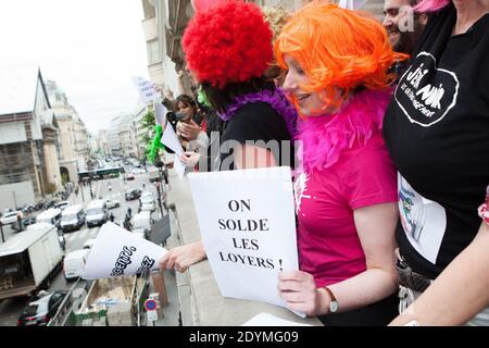 "Jeudi Noir"-Aktivisten protestieren am 12. Juni 2013 im FNAIM-Hauptquartier in der Rue du Faubourg Saint-Honore in Paris gegen die Immobiliensteuer. Foto von Audrey Poree/ABACAPRESS.COM Stockfoto