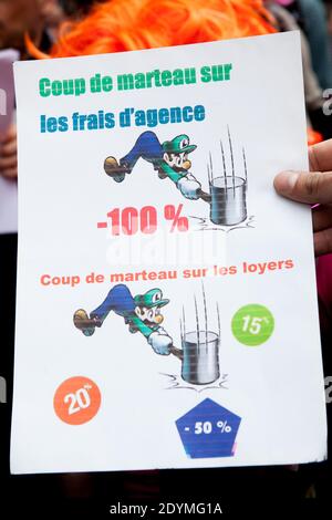 "Jeudi Noir"-Aktivisten protestieren am 12. Juni 2013 im FNAIM-Hauptquartier in der Rue du Faubourg Saint-Honore in Paris gegen die Immobiliensteuer. Foto von Audrey Poree/ABACAPRESS.COM Stockfoto