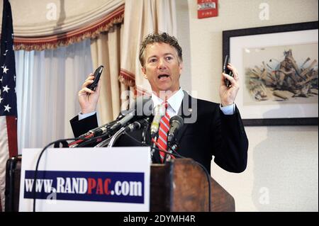 Senator Rand Paul (R-KY) spricht auf einer Pressekonferenz, um am 13. Juni 2013 im Capitol Hill Club in Washington, D.C., USA, rechtliche Schritte gegen die Überwachung durch die Regierung und die Überreichweite der Macht durch die Nationale Sicherheitsagentur anzukündigen. Foto von Olivier Douliery/ABACAPRESS.COM Stockfoto