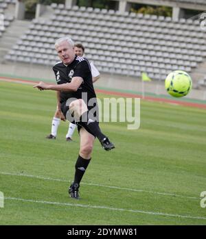 Luis Fernandez lors du match de Football de bienfaisance, opposant le Varietes Club De France et la sélection repépublicaine composee de ministres, anciens ministres et deputes au Stade Charlety, Paris, France le 25 juin 2013. Les fonds récoltes seront reverses au Service d'Hematologie et ONCOLOGIE-Pediatrique de l'Hopital Trousseau dirige par le Professeur Guy Leveger. Foto Jerome Domine/ABACAPRESS.COM Stockfoto