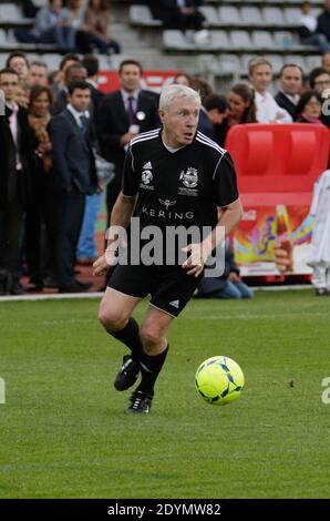 Luis Fernandez lors du match de Football de bienfaisance, opposant le Varietes Club De France et la sélection repépublicaine composee de ministres, anciens ministres et deputes au Stade Charlety, Paris, France le 25 juin 2013. Les fonds récoltes seront reverses au Service d'Hematologie et ONCOLOGIE-Pediatrique de l'Hopital Trousseau dirige par le Professeur Guy Leveger. Foto Jerome Domine/ABACAPRESS.COM Stockfoto