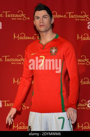 Madame Tussauds bringt am 25. Juni 2013 die Wachsfigur des portugiesischen Fußballstars Cristiano Ronaldo in New York City, NY, USA auf den Markt. Foto von Morgan Dessalles/ABACAPRESS.COM Stockfoto