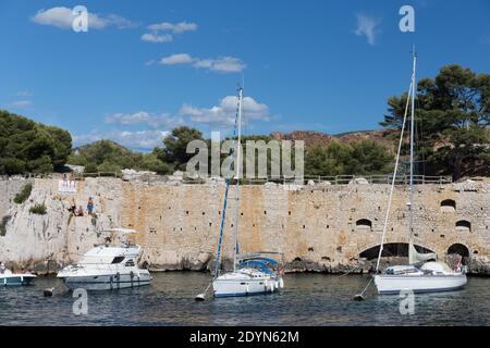 Marseille, Frankreich, Segelboote vertäuten in Calanque de Port Miou Stockfoto