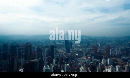 Blick auf Kuala Lumpur Stadt Skyscrapper.tun Razak Austausch Gebäude Ansicht Von oben.Selektiver Fokus Stockfoto