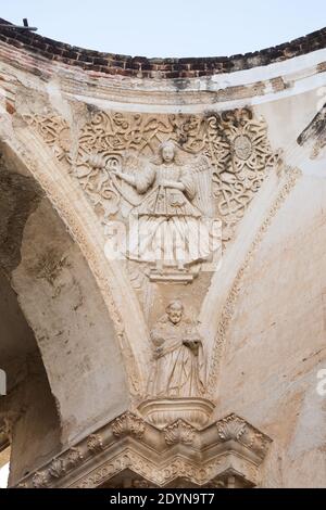 Antigua, Guatemala Bas Engelsrelief auf den Ruinen der Kathedrale von San Jose. Stockfoto