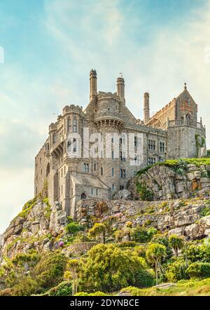 St. Michael's Mount, Cornwall, England, von unten gesehen Stockfoto