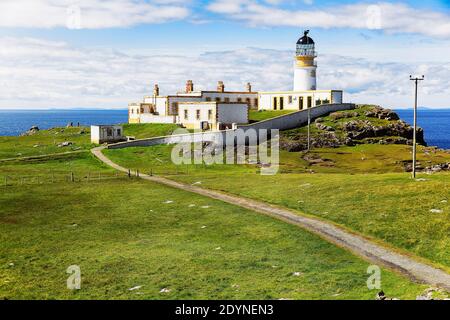 Wanderweg zum Leuchtturm auf der Halbinsel Neist Point, Dunvegan, Isle of Sky, Inner Hebrides, Schottland, Großbritannien Stockfoto