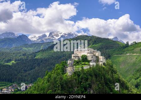 Blick auf Burg Hohenwerfen, Werfen, Salzburg, Österreich Stockfoto