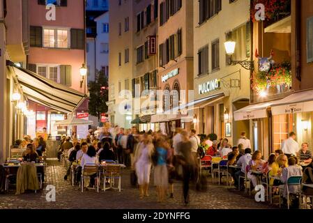 Restaurants und Kneipen in Niederdorfstrasse, Hirschenplatz, Niederdorf, Altstadt, Zürich, Kanton Zürich, Schweiz Stockfoto