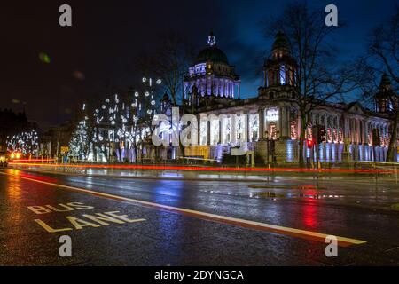 Belfast, Großbritannien. Dezember 2020. Die Straßen in Belfast sind mit der Einführung der sechswöchigen COVID19-Sperre in Nordirland praktisch leer.Quelle: Bonzo/Alamy Live News Stockfoto