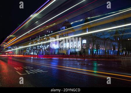 Belfast, Großbritannien. Dezember 2020. Die Straßen in Belfast sind mit der Einführung der sechswöchigen COVID19-Sperre in Nordirland praktisch leer.Quelle: Bonzo/Alamy Live News Stockfoto