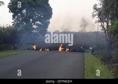 Hawaiis Kilauea Vulkan spuckt Lava durch Leilani Estates Hawaii Stockfoto