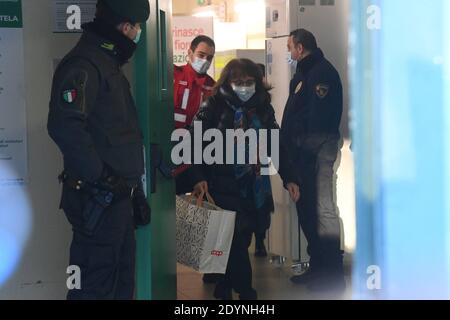 Bologna, Italien. Dezember 2020. Pfizer BioNTech Impfstoffe für Covid-19 im Bellaria Krankenhaus in Bologna geliefert redaktionelle Verwendung nur für Bildnachweis: Independent Photo Agency/Alamy Live News Stockfoto