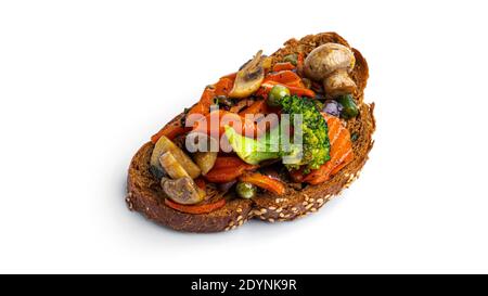 Bruschetta mit gebratenem Gemüse auf weißem Hintergrund. Hochwertige Fotos Stockfoto