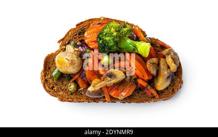 Bruschetta mit gebratenem Gemüse auf weißem Hintergrund. Hochwertige Fotos Stockfoto