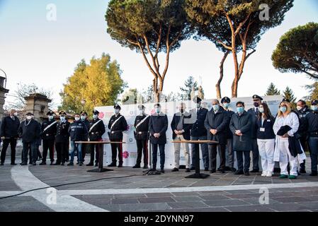 Rom, Italien. Dezember 2020. Erste Impfdosen gegen Covid-19 kommen am Spallanzani Institut an. Kredit: LSF Foto/Alamy Live Nachrichten Stockfoto