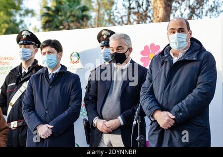 Rom, Italien. Dezember 2020. Erste Impfdosen gegen Covid-19 kommen am Spallanzani Institut an. Kredit: LSF Foto/Alamy Live Nachrichten Stockfoto