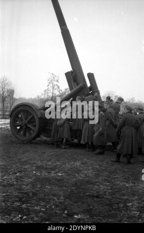 Wehrmacht Heer Ausbildung Mörser 18 21 cm - Bundeswehr Trainingsmörtel 21cm / 210mm Stockfoto