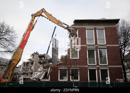 Abriss der ehemaligen Baustelle der Zürcher Versicherungsgesellschaft in der Riehler Straße, Köln. Abriss des bisherigen Buerogebaeudeareal Stockfoto