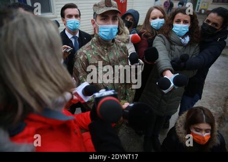 BUKAREST, RUMÄNIEN - 27. Dezember 2020: Arzt Valeriu Gheorghita, der Koordinator der landesweiten Impfkampagne COVID-19, spricht während der Presse Stockfoto