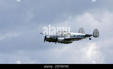 Vintage Miles M65 Gemini, G-AKHP Flugzeuge im Flug. Stockfoto