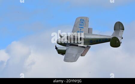 Vintage Miles M65 Gemini, G-AKHP Flugzeuge im Flug. Stockfoto