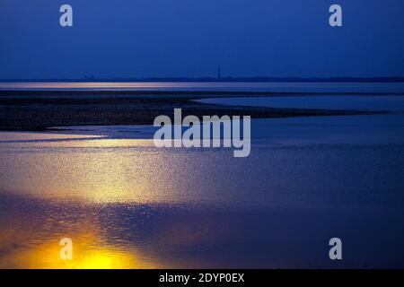 An diesem Sommerabend zeigte sich die Nordsee bei Sonnenuntergang in den schönsten Farben. Stockfoto