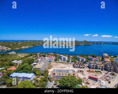 Luftaufnahme der karibischen Landschaft auf der Insel St.Maarten. Maho Beach. Stockfoto