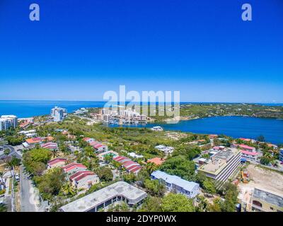 Luftaufnahme der karibischen Landschaft auf der Insel St.Maarten. Maho Beach. Stockfoto