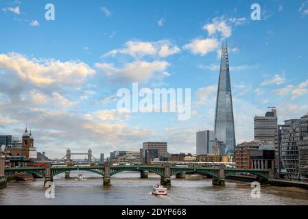 Ein Blick auf einige Wahrzeichen Londons und den Fluss Themse Stockfoto