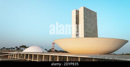 Der Nationalkongress Brasiliens ( Congresso Nacional do Brasil - Parlamento brasileiro). Gebäude entworfen von Oscar niemeyer. Stockfoto