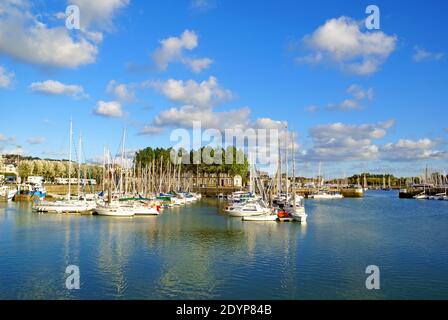 Die Marina von Deauville in der Normandie, Frankreich. Stockfoto