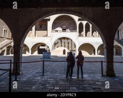 Perpignan ist die Präfektur des Departements Pyrénées-Orientales im Südwesten Frankreichs, in der Ebene von Roussillon, am Fuße der Pyrenäen. Stockfoto