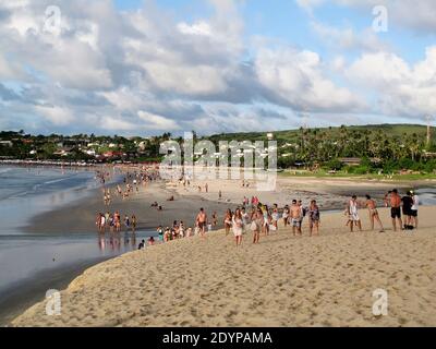 Jericoacoara, Ceara / Brasilien - 21. Januar 2020: Mehrere Touristen in den Dünen von Jericoacoara, berühmten Strand im Nordosten von Brasilien Stockfoto