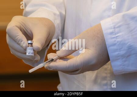 Corona-Impfstoff Pfizer-BioNTech Covid-19 Stockfoto