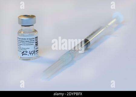 Corona-Impfstoff Pfizer-BioNTech Covid-19 Stockfoto