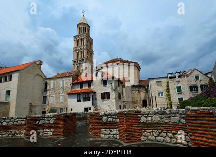 Kathedrale von Saint Domnius und römische Ruinen des Diokletianpalastes Split Croatia. Stockfoto