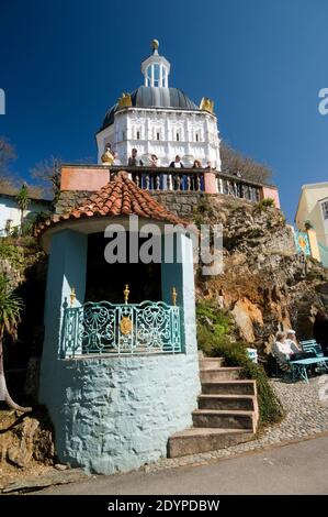 Portmeirion Village wurde als Drehort für die TV-Serie „The Prisoner“ aus den 1960er Jahren mit Patrick McGoohan in Gwynedd, North Wales, Großbritannien, genutzt Stockfoto