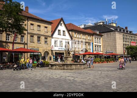 BAYREUTH, DEUTSCHLAND - 10. Juli 2019: Bayerische Stadt Bayreuth, Innenstadt Bayreuth (Altstadt)-Maximilianstraße Stockfoto