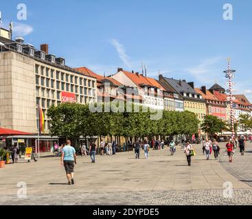 BAYREUTH, DEUTSCHLAND - 10. Juli 2019: Bayerische Stadt Bayreuth, Innenstadt Bayreuth (Altstadt)-Maximilianstraße Stockfoto