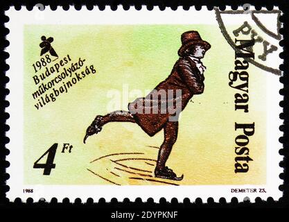 MOSKAU, RUSSLAND - 19. AUGUST 2019: Briefmarke gedruckt in Ungarn zeigt Gemälde von Eiskunstläufer, Eiskunstlauf-Weltmeisterschaften, Budapest Serie Stockfoto