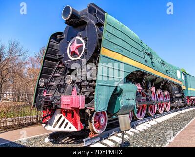 Samara, Russland - 29. April 2017: Retro sowjetische Dampfbahn-Personenlokomotive P-36 Stockfoto