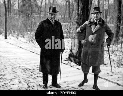 Paul von Hindenburg mit seinem Sohn Oskar, um 1934, Deutschland Stockfoto