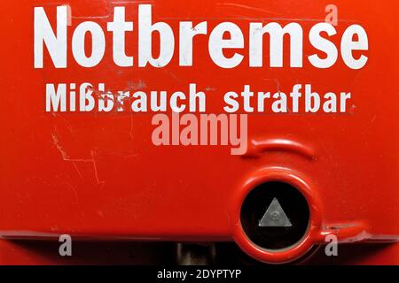 Notbremse von der deutschen Bahn oder Straßenbahn Stockfoto