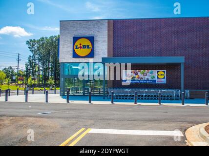Gwinnett County, GA / USA - 05 23 20: Neu gebautes LIDL-Lebensmittelgeschäft Stockfoto