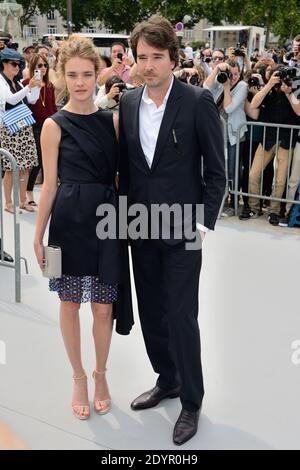 Natalia Vodianova und Antoine Arnault kommen am 1. Juli 2013 bei der Herbst-Winter 2013-2014 Fashion Show von Christian Dior Haute Couture in Paris an. Foto von Nicolas Briquet/ABACAPRESS.COM Stockfoto